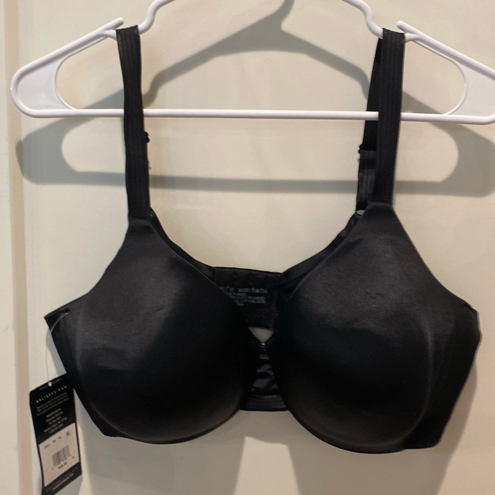 Bali Ladies Underwire T-Shirt Bra.‎  black.  Size 40D.  NWT